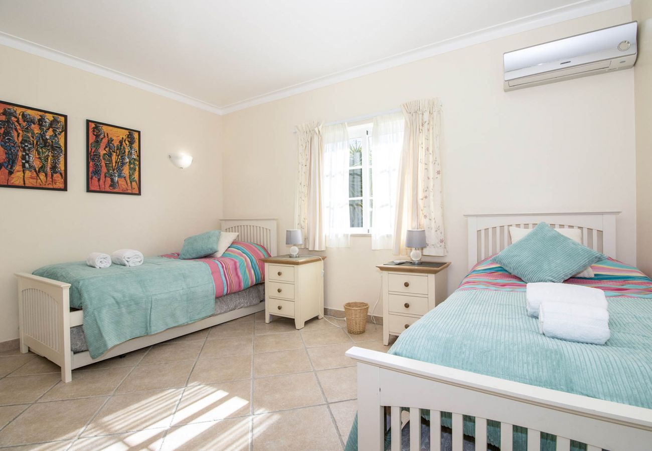 Villa en Albufeira - Villa Joy | 4 Dormitorios | a Pie de la Playa | Olhos de Água