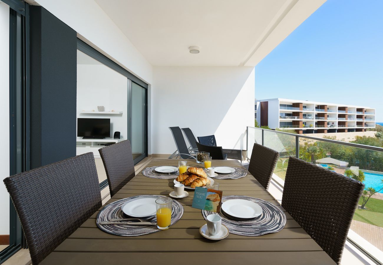 Apartamento en Lagos - Marina Village: Pool |Garage | Prime Location | AC