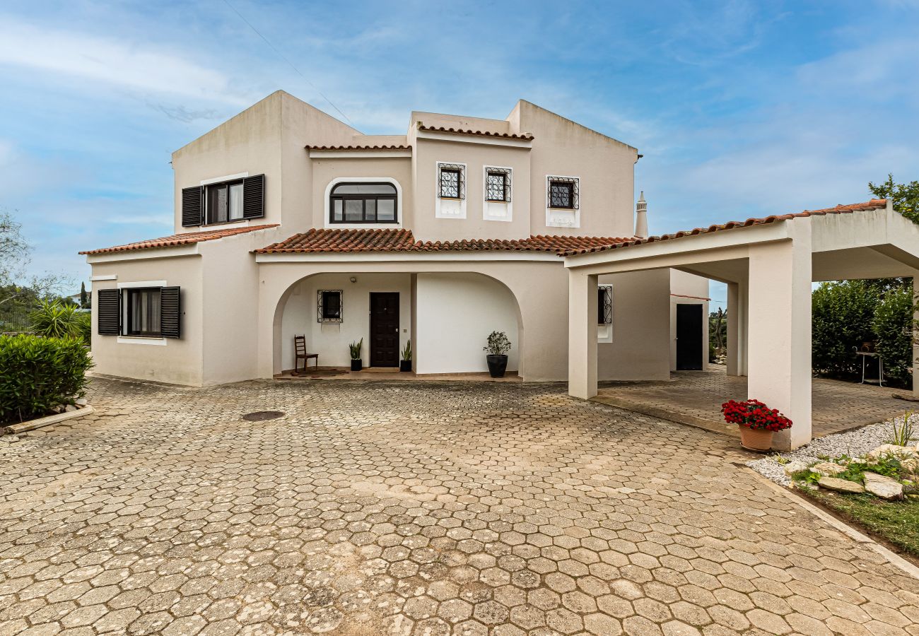 Villa en Porches - Casa do Vale: PET Friendly | Family, Pool & Beach