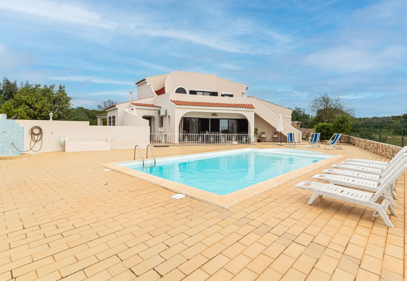 Villa en Porches - Casa do Vale: PET Friendly | Family, Pool & Beach