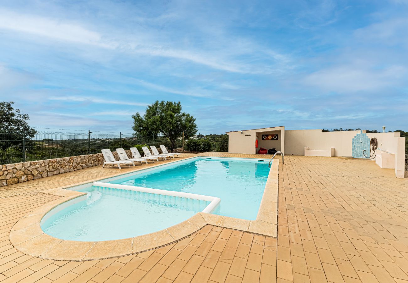 Villa en Porches - Casa do Vale: PET Friendly | Family, Pool & Beach