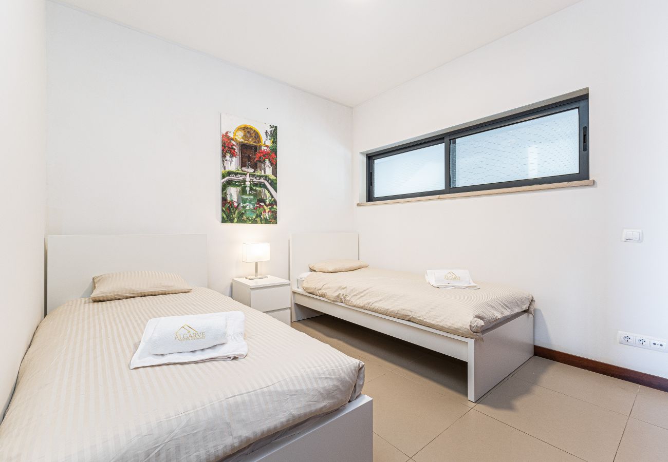 Apartamento en Lagos - Marina Village | Piscina | Garagem