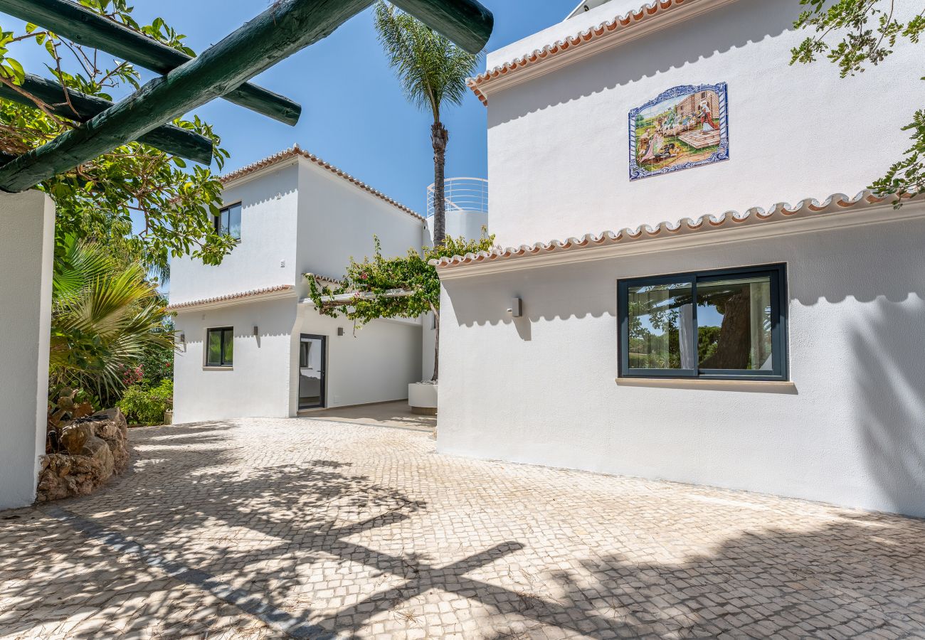 Villa en Vilamoura - Villa Natura | 6 Dormitorios | Espectacular Villa con Amplio Jardín  | Vilamoura