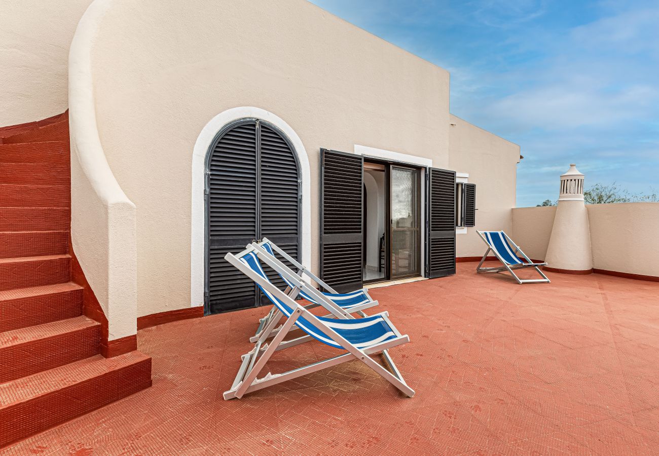 Villa à Porches - Casa do Vale: PET Friendly | Family, Pool & Beach