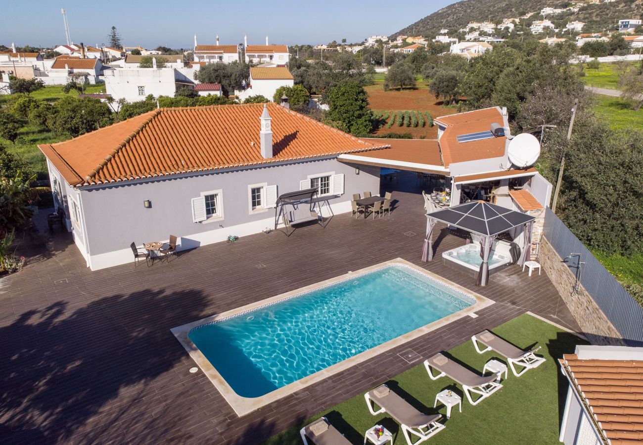 Villa à Loulé - Villa Teixeira | 4 Chambres | Jacuzzi extérieur | Almancil