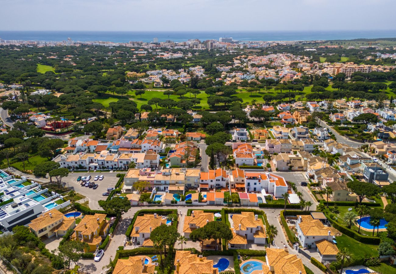 Villa à Vilamoura - Villa Lusa |4 Chambres | Près des terrains de Golf | Vilamoura