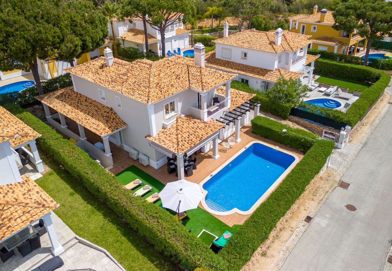 Villa à Vilamoura - Villa Lusa |4 Chambres | Près des terrains de Golf | Vilamoura