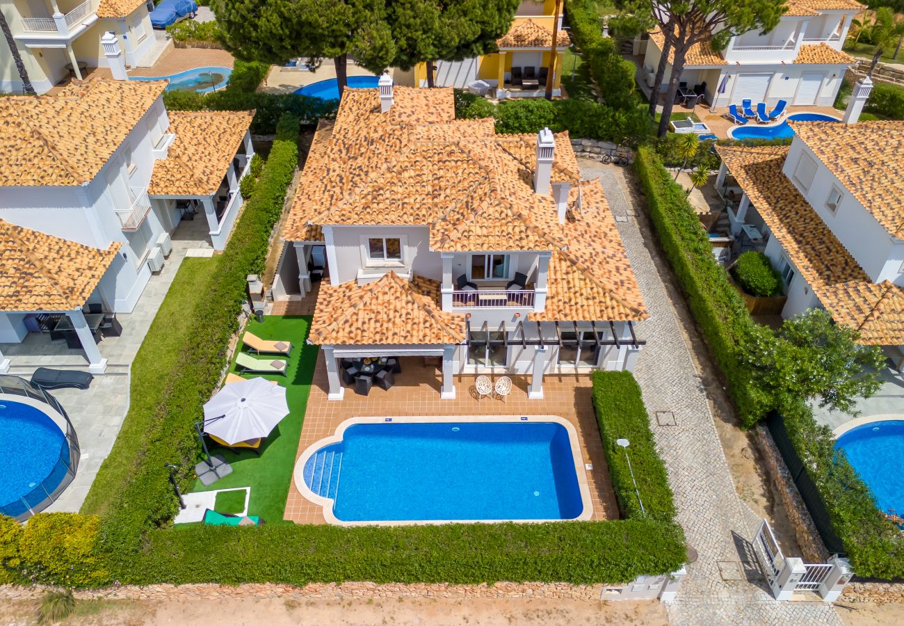 Villa à Vilamoura - Villa Lusa |4 Chambres | Près des terrains de Golf | Vilamoura