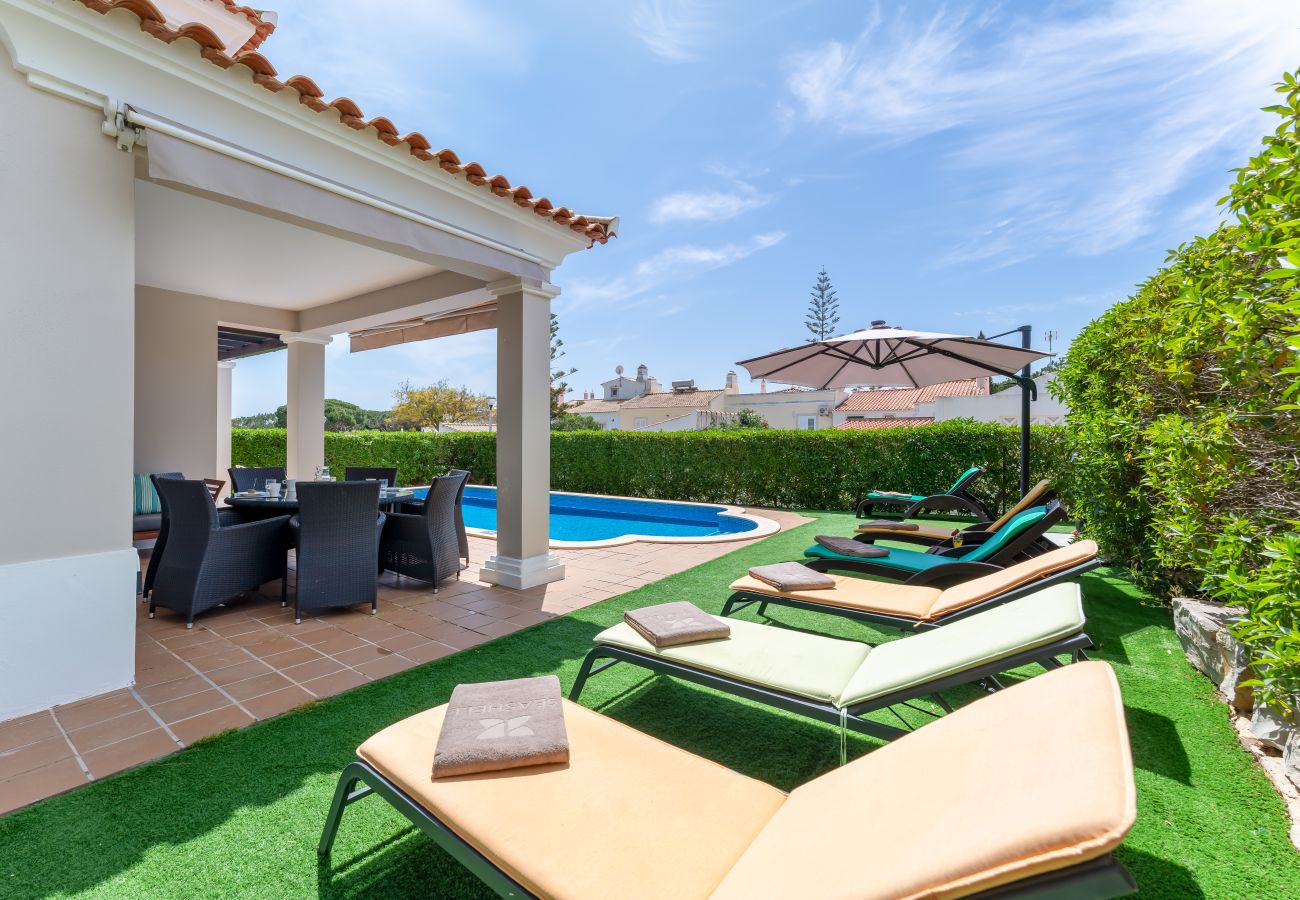 Villa à Vilamoura - Villa Lusa |4 Chambres | Près des terrains de Golf | Vilamoura