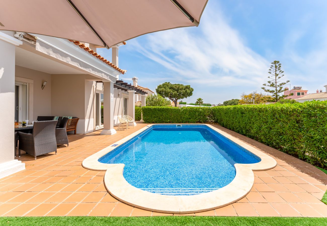 Villa à Vilamoura - Villa Lusa |4 Chambres | Près des terrains de Golf | Vilamoura