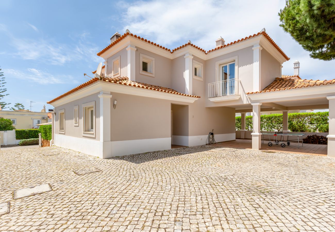 Villa à Vilamoura - Villa Lusa |4 Chambres | Près des terrains de Golf | Vilamoura