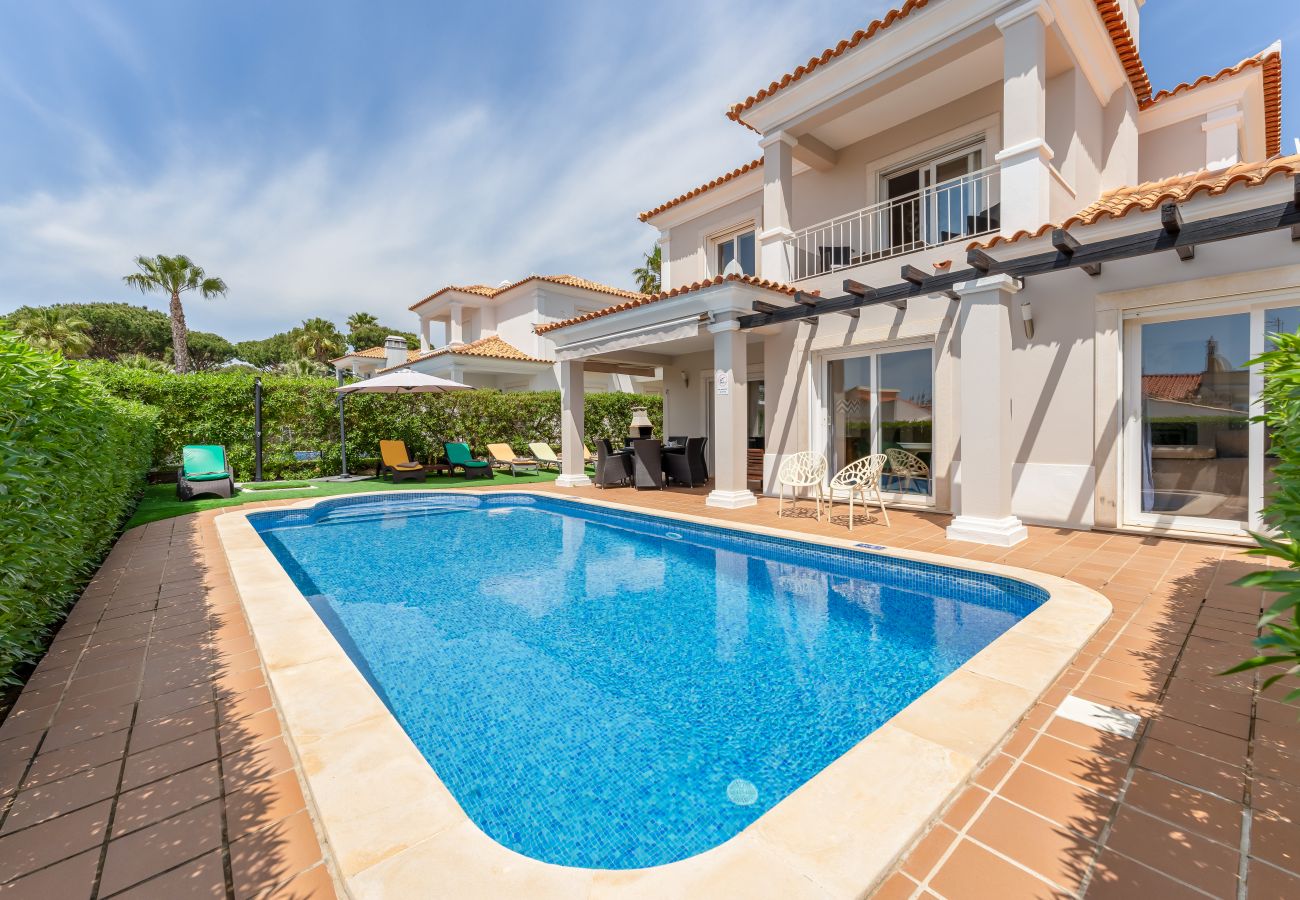 Villa à Vilamoura - Villa Lusa |4 Chambres | Près des terrains de Golf | Vilamoura