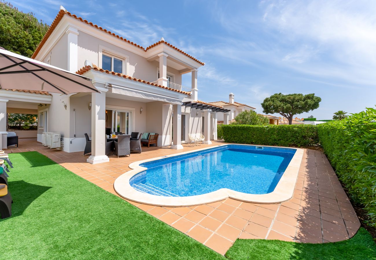 Villa à Vilamoura - Villa Lusa |4 Chambres | Près des terrains de Golf | Vilamoura