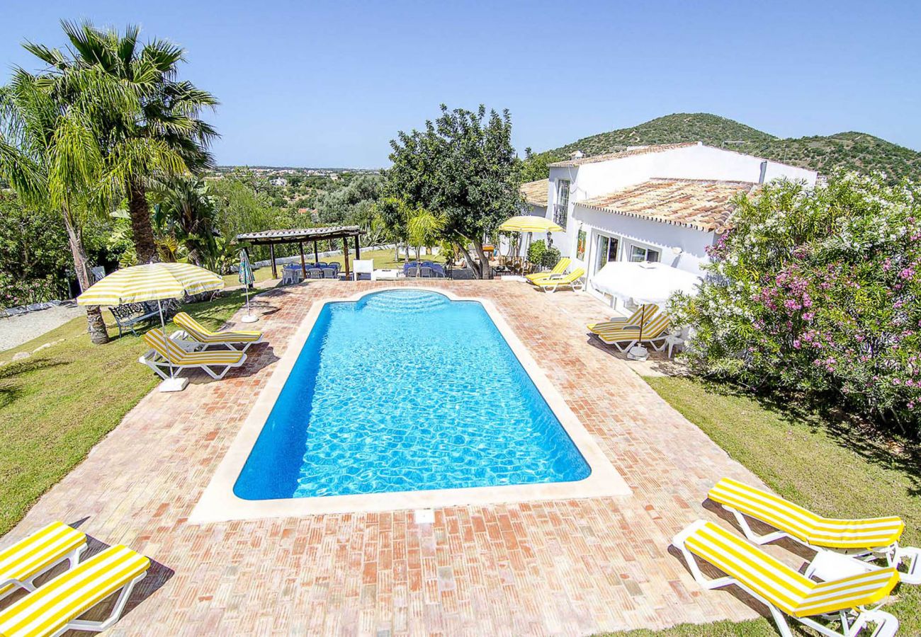 Villa em Almancil - Quinta da Ilda | 6 Quartos | Casa Típica | Almancil 