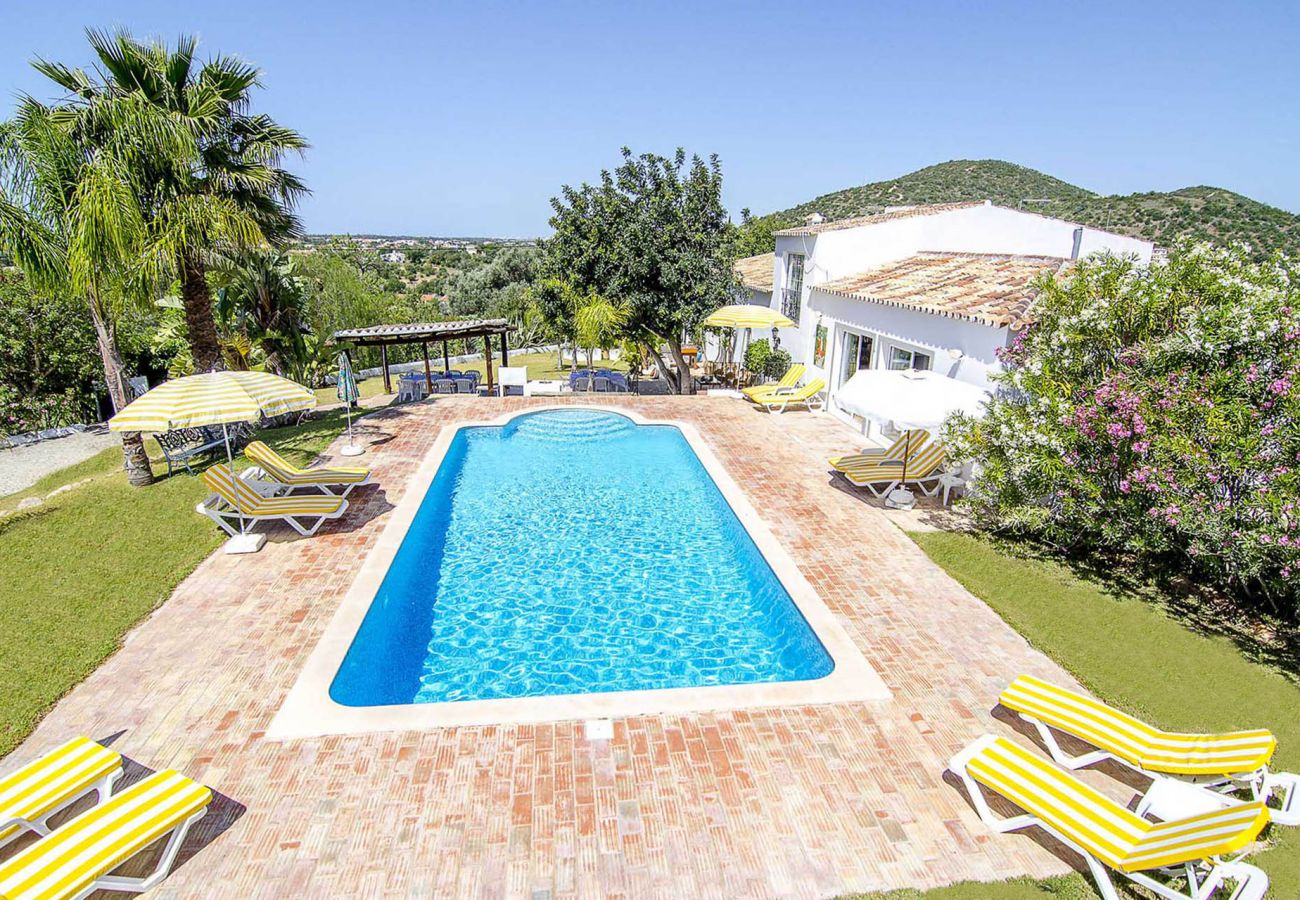 Villa em Almancil - Quinta da Ilda | 6 Quartos | Casa Típica | Almancil 