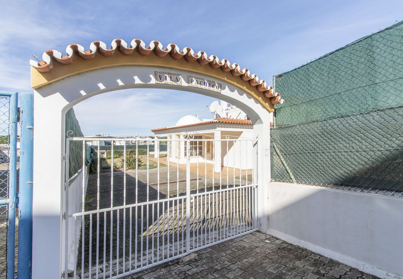 Villa em Albufeira - Villa Pacheco | 4 Quartos | Ao pé da praia | Olhos de Água