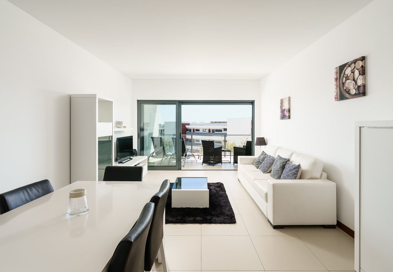 Apartamento em Lagos - Marina Village: Pool |Garage | Prime Location | AC