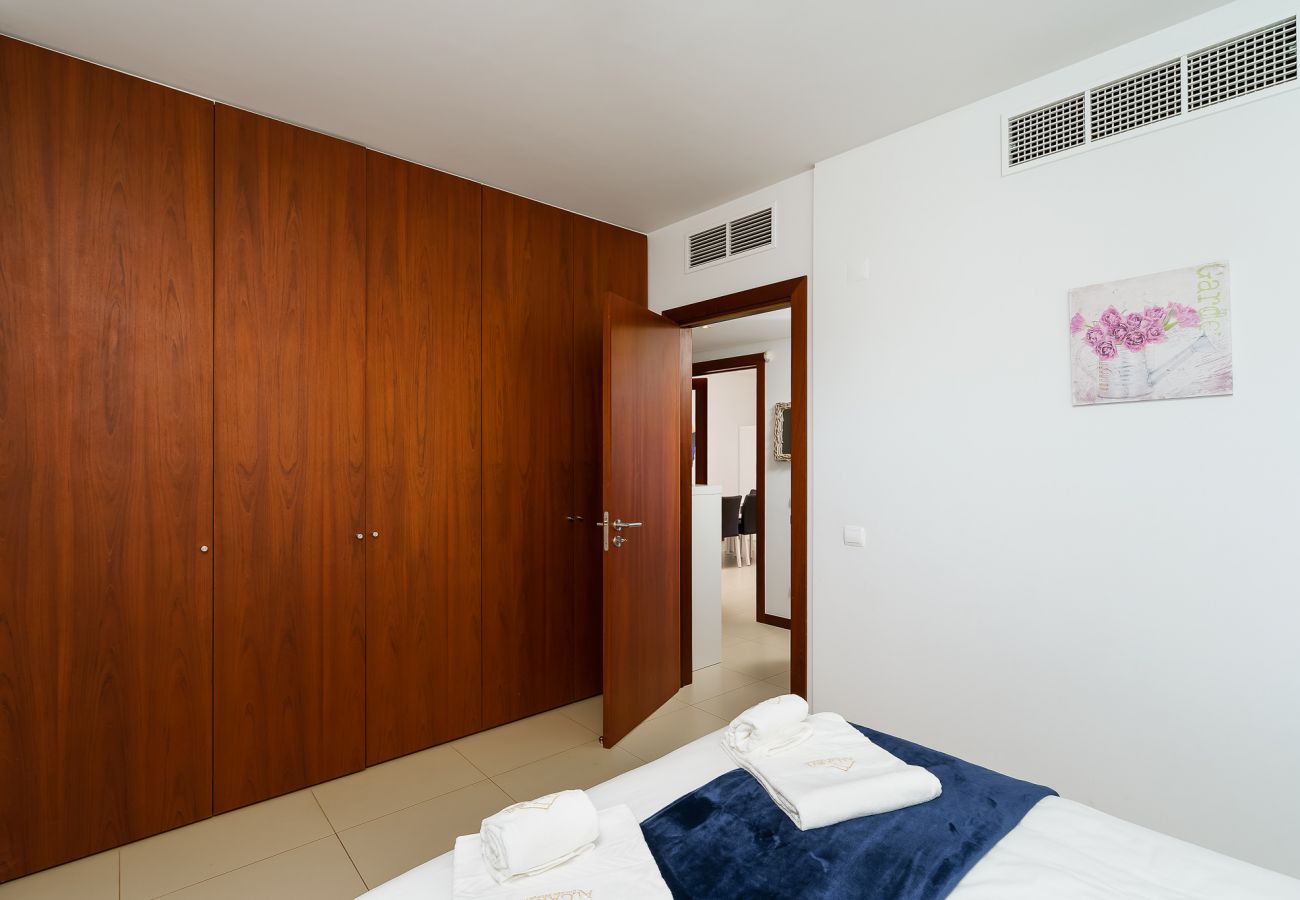 Apartamento em Lagos - Marina Village: Pool |Garage | Prime Location | AC