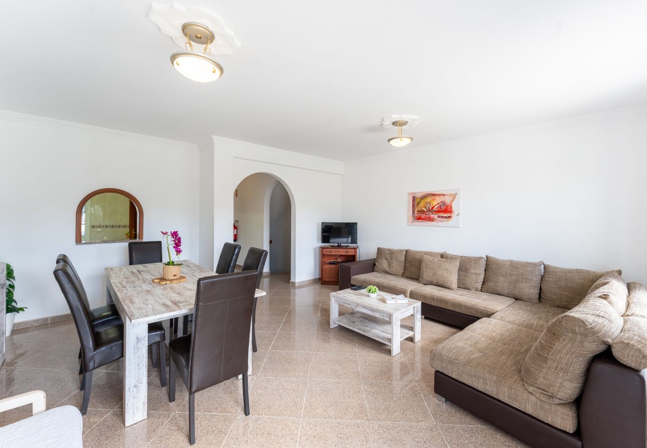 Casa geminada em Albufeira - Casa Pimenta | 5 Quartos | Central | Olhos de Água