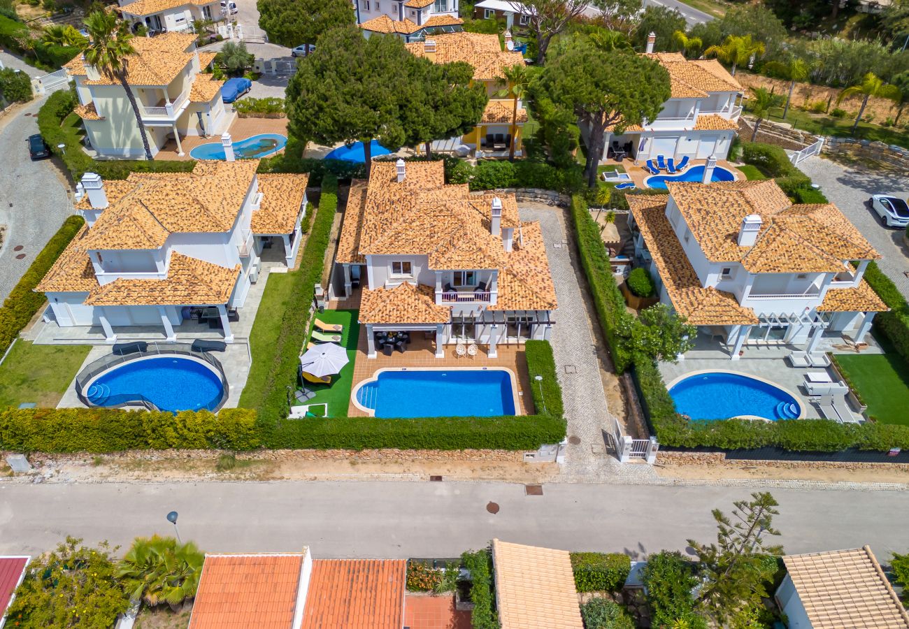 Villa em Vilamoura - Villa Lusa |4 Quartos | Perto de Campos de Golf | Vilamoura