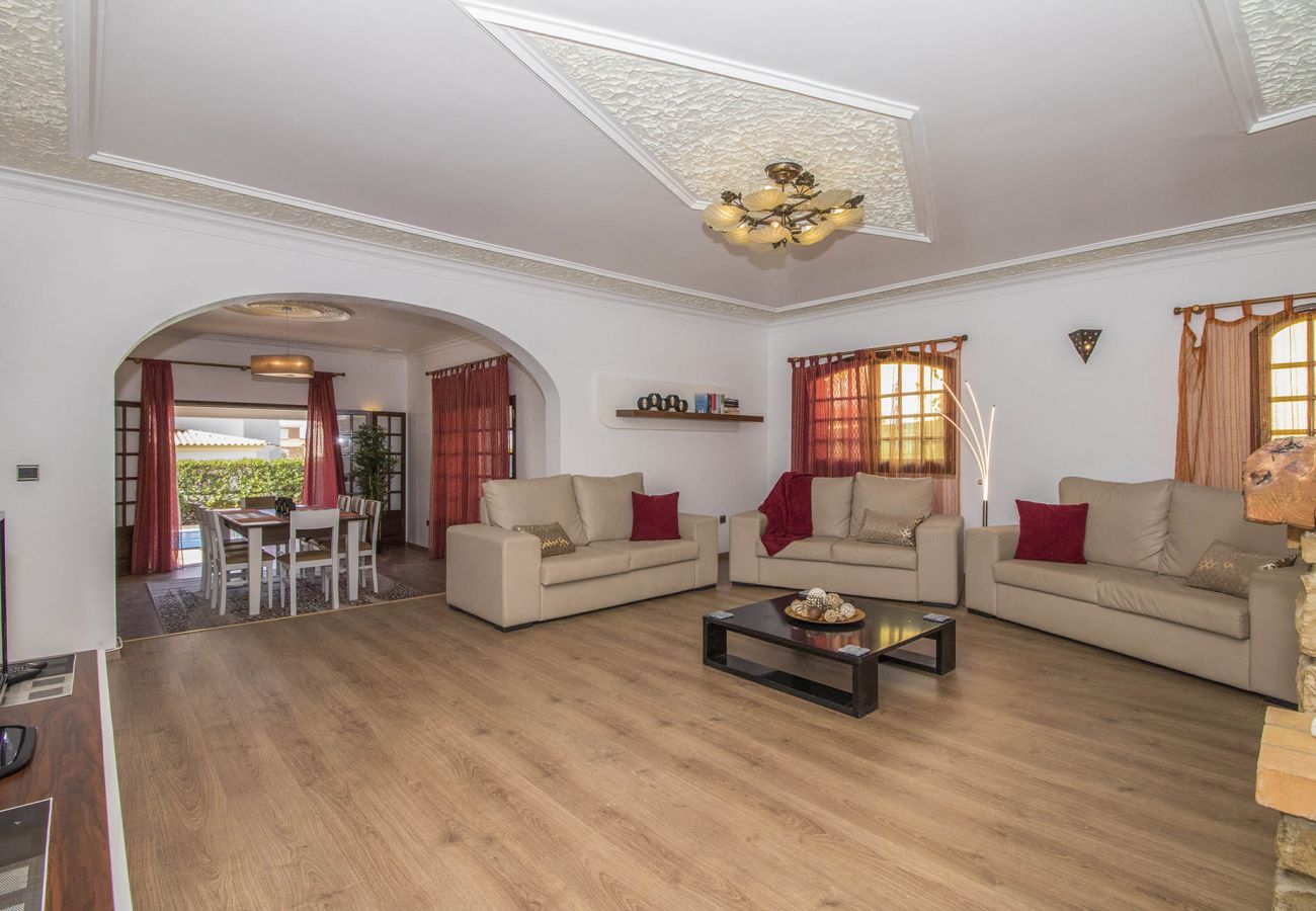 Villa in Galé - Villa Magali | 4 Bedrooms | Walking Distance to Beach | Galé