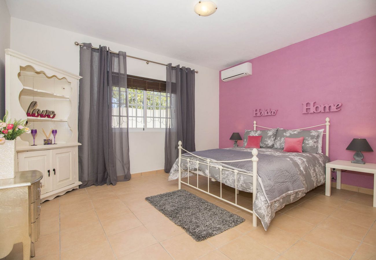 Villa in Almancil - Villa Caravela | 4 Bedrooms | Beautiful Garden | Almancil