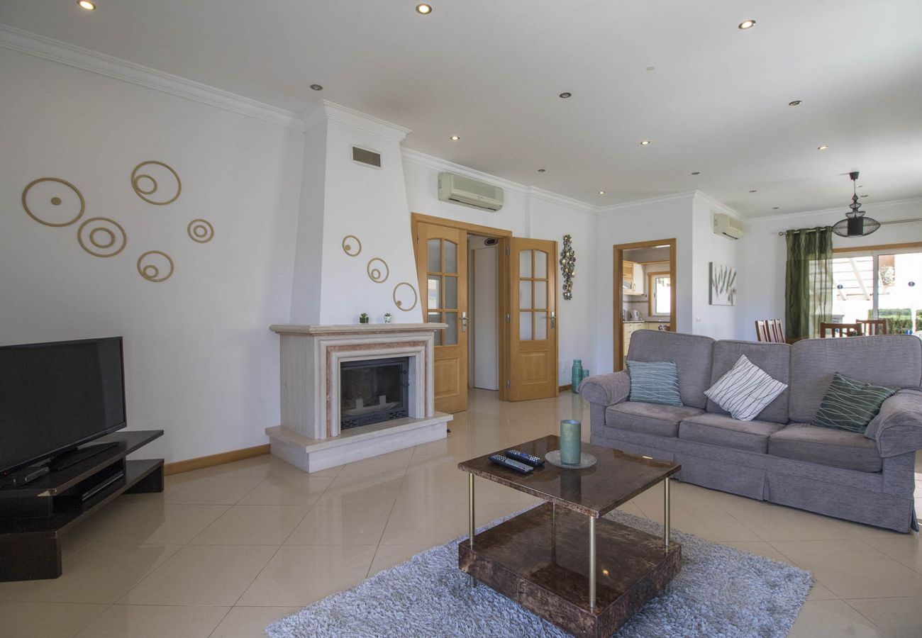 Villa in Galé - Villa Maresia | 4 Bedrooms | Easy Walking Distance to Beach | Galé