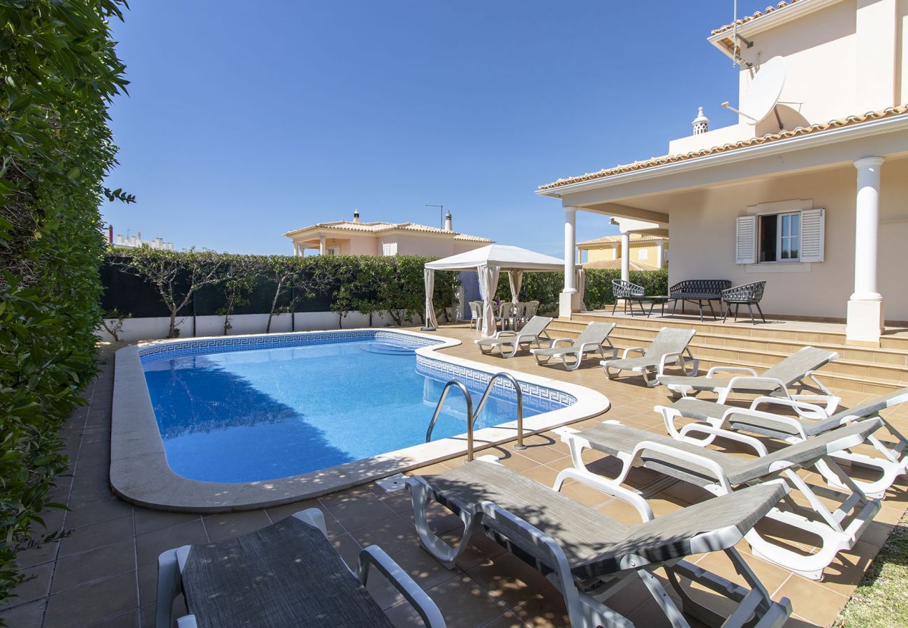 Villa in Albufeira - Villa Tulipa | 4 Bedrooms | Private Swimming Pool | Albufeira