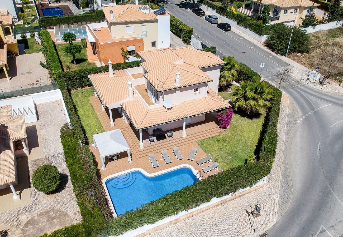 Villa in Albufeira - Villa Tulipa | 4 Bedrooms | Private Swimming Pool | Albufeira