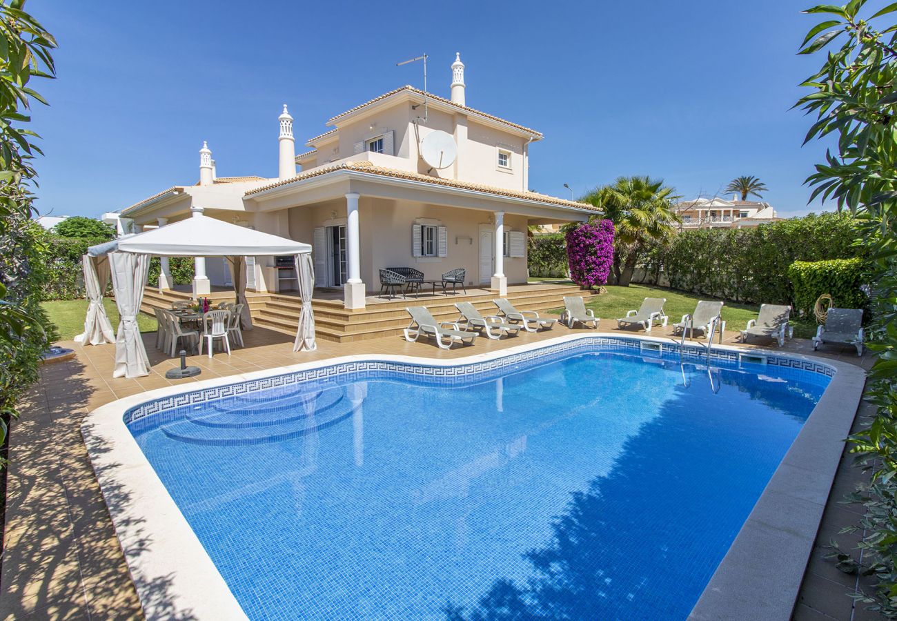 Villa in Albufeira - Villa Tulipa | 4 Bedrooms | Private Swimming Pool | Albufeira