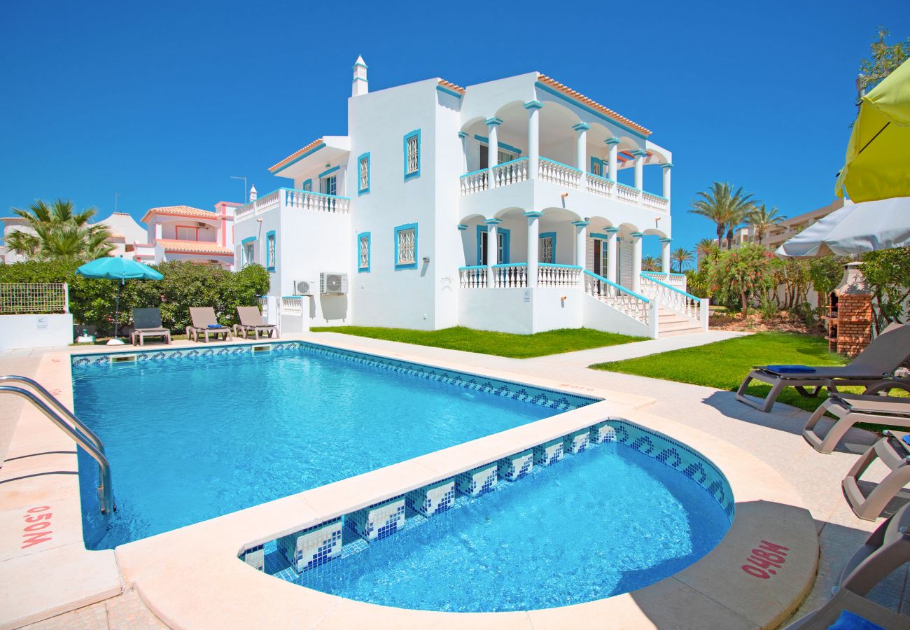 Villa in Galé - Villa Azul | 4 Bedrooms | Easy Walking to the Beach | Galé