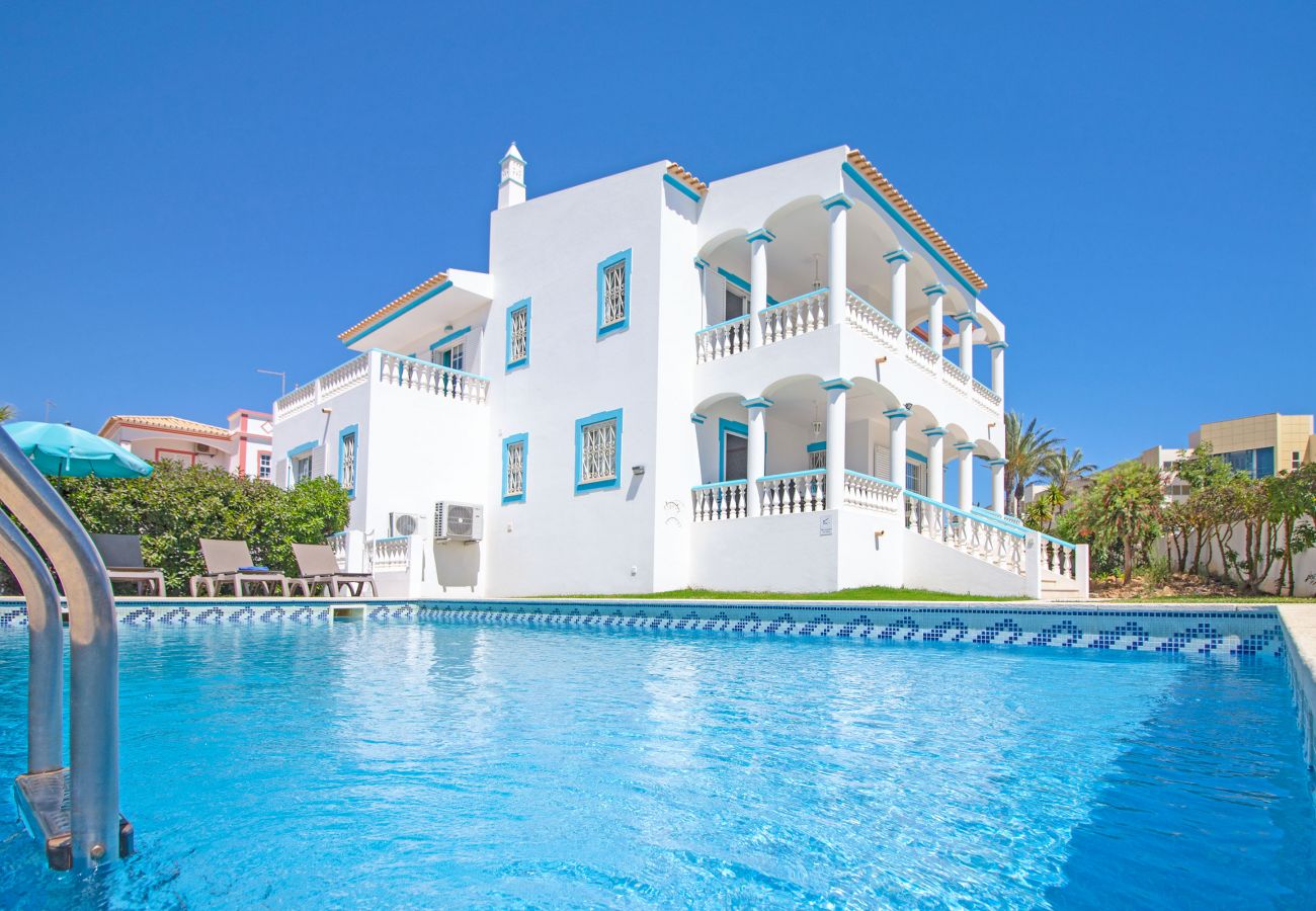 Villa in Galé - Villa Azul | 4 Bedrooms | Easy Walking to the Beach | Galé