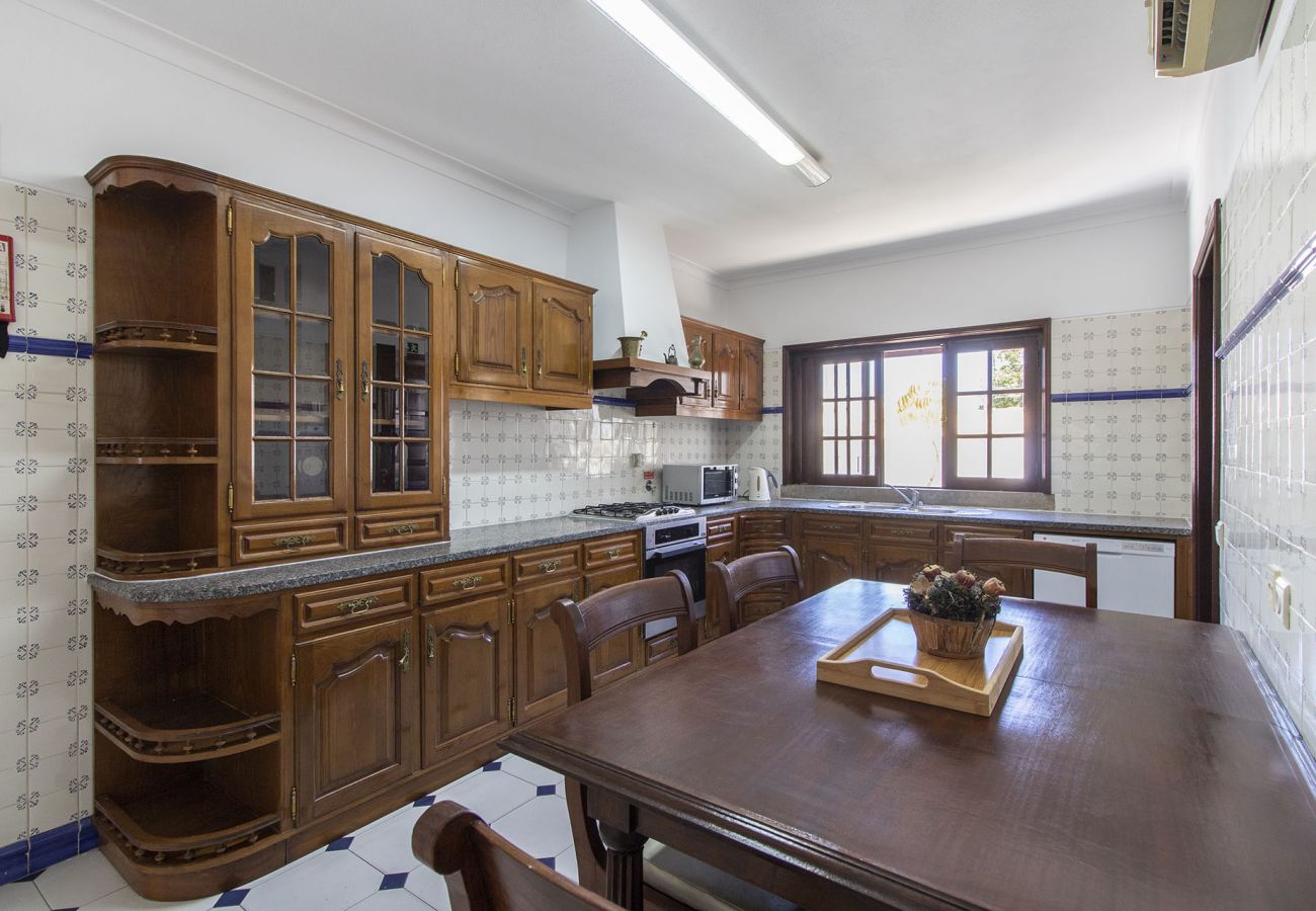 Villa in Galé - Villa Brisa do Mar | 4 Bedrooms | Walking Distance | Galé