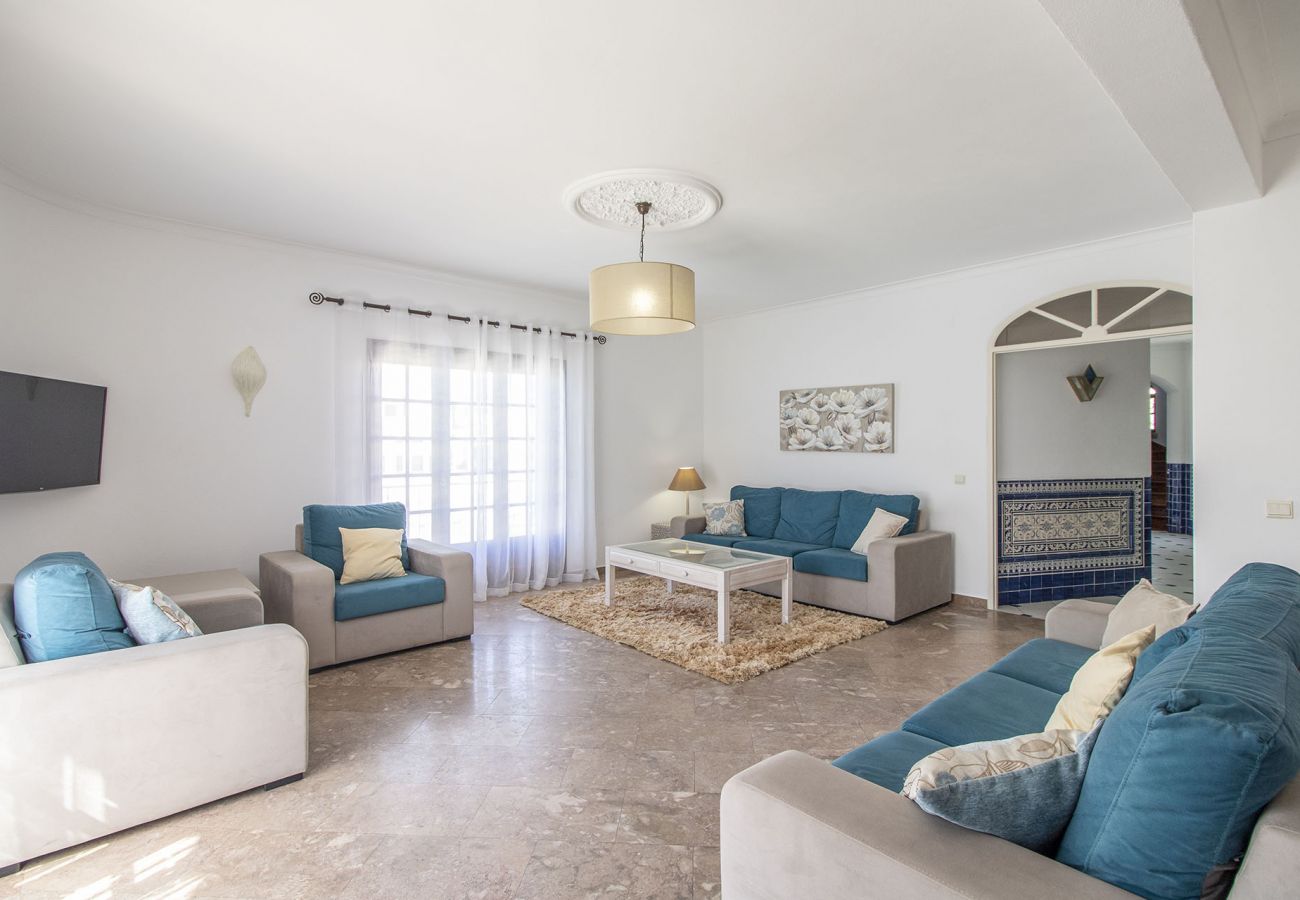 Villa in Galé - Villa Brisa do Mar | 4 Bedrooms | Walking Distance | Galé