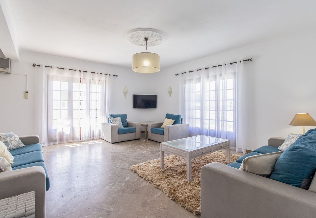 Villa in Galé - Villa Brisa do Mar | 4 Bedrooms | Walking Distance | Galé